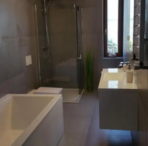 Tobi-pokoje Goscinne * 莱鲍